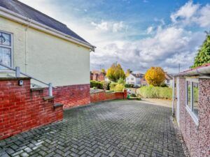 2 BEDROOM Bungalow - Detached - Photo 1