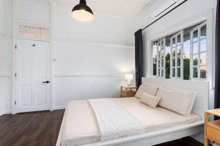 STUNNING CHARACTER HOME + LARGE BLOCK + POOL! $750/wk INC PART WATER + LAWN & POOL MAINTENANCE - Photo 5