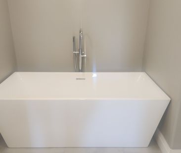 For Lease - 127 Donald Bell Drive, Hamilton, Ontario - Photo 6