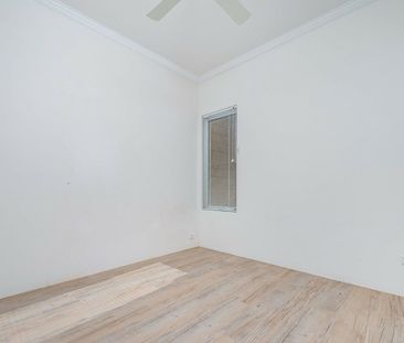 ** DON'T SIGN ANYTHING UNTIL YOU HAVE SEEN THIS RIPSNORTER!! ** - Photo 5