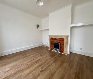 4 bedroom semi-detached house to rent - Photo 2