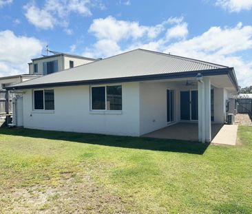 BEAUTIFUL FOUR BEDROOM HOME IN PEREGIAN SPRINGS - Photo 1