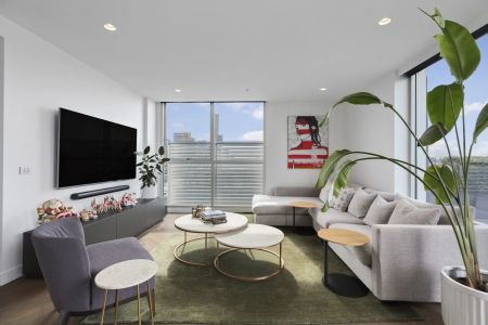 Luxury Furnished Residence with Spectacular Terrace & Park Views - Photo 2