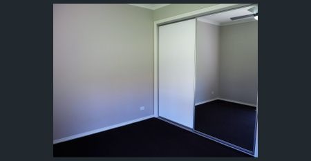 Modern Home with 5kw Solar System - Photo 3