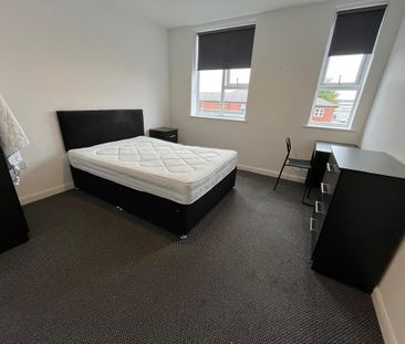 1 bedroom in a flat share to rent - Photo 3