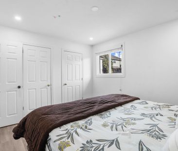 For Lease - 8 Bradley Lane, Brantford, Ontario - Photo 6