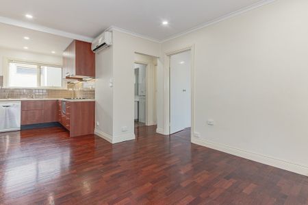 Stylish Secure Apartment in a Prime Lifestyle Location - Photo 4