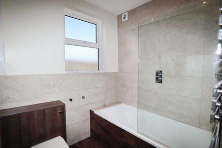 3 bedroom House To Let Total Size: 1217 SQ FT - Photo 5