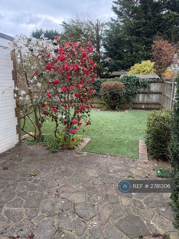 4 bedroom semi-detached house to rent - Photo 5