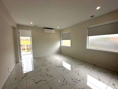 LARGE LUXURIOUS FAMILY HOME - Photo 2