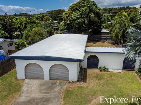 Three bedroom home in Slade Point - Photo 5