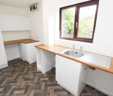 2 bedroom end of terrace house to rent - Photo 2