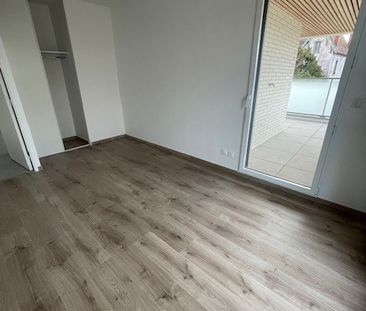 Location Appartement 3 pièces 64m² DECINES CHARPIEU 69150 - Photo 2