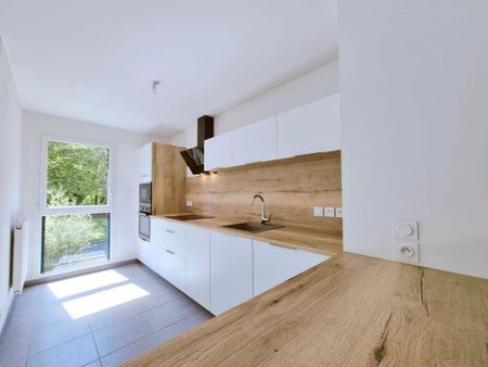 Location Appartement 3 pièces 69m² BONNEVILLE 74130 - Photo 4