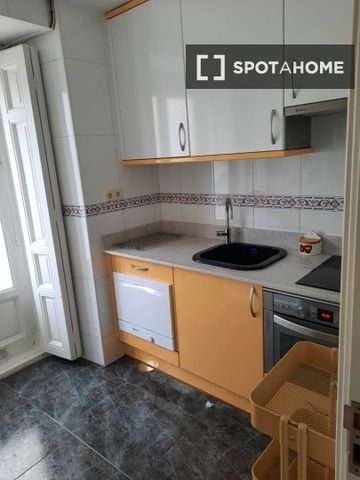 madrid, Community of Madrid 28010 - Photo 3