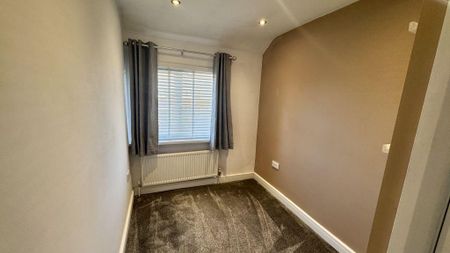 3 bedroom semi-detached house to rent - Photo 4