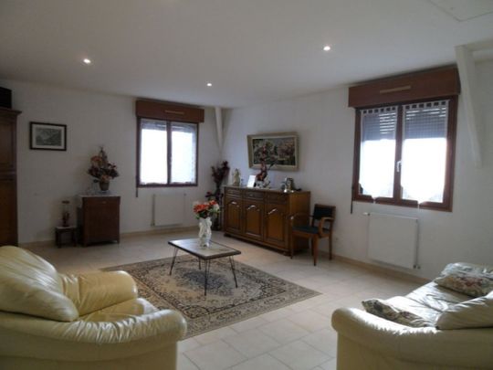 Libre le ..20/12/2025 Mt Loyer :904,03 Mt des charges :20,33 - Photo 1