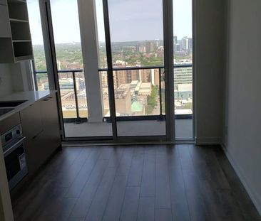 Bachelor condo Toronto - Photo 1