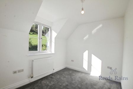 3 bedroom detached house to rent - Photo 4