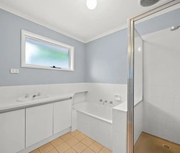 “Stylish Three-Bedroom Home in Prime Frankston Location” - Photo 5