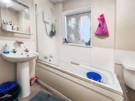 1 bedroom semi-detached house to rent - Photo 4