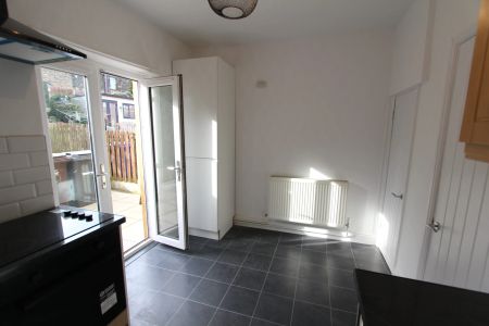 Newlands Grove, Sheffield, S12 - Photo 3