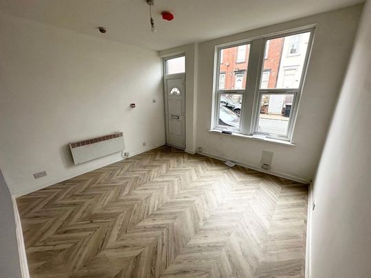 Longroyd Grove, Leeds - Photo 1