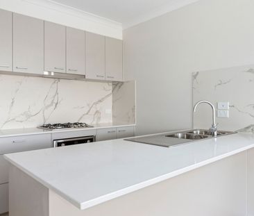 3 BEDROOM FAMILY HOME IN THORNHILL PARK - Photo 4