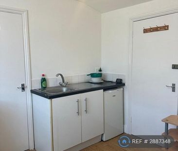 Studio to rent - Photo 6