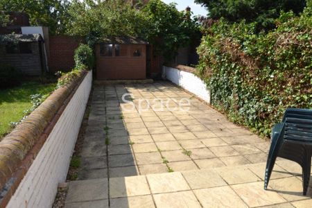 Swainstone Road, Reading, Berkshire, RG2 0DX - Room 3 - Photo 2