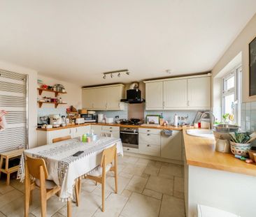 3 bedroom semi-detached house to rent - Photo 5