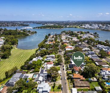 Rare peninsula opportunity on a 809sqm block with 20m frontage - Photo 1