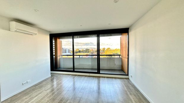 Fantastic apartment in Glen Waverley - Photo 1