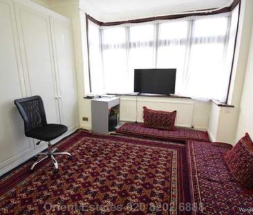 3 bedroom property to rent in London - Photo 6