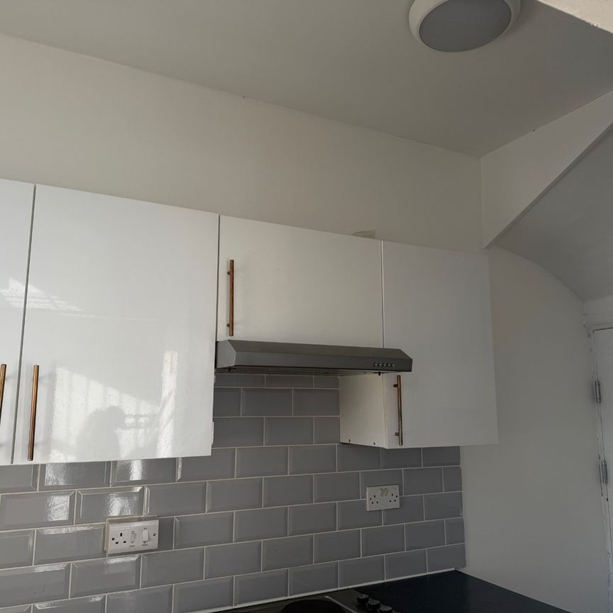 2 Bed Terraced House, Ashton Mount, LS8 - Photo 1