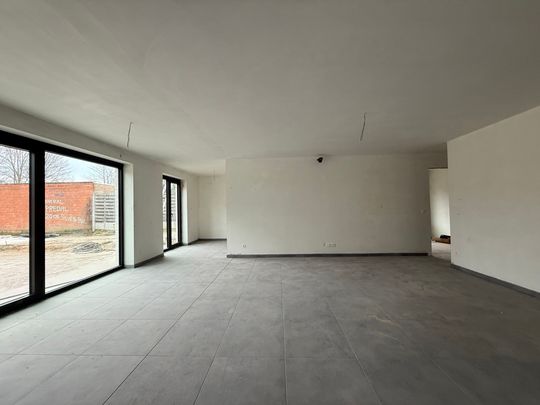 Nieuwbouw gelijkvloers appartement met tuin en terras - Photo 1