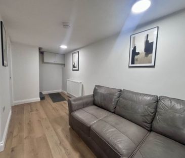 Victoria Road (room 2), Morley, Leeds - Photo 2