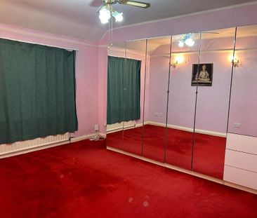 4 bedroom semi-detached house to rent - Photo 4