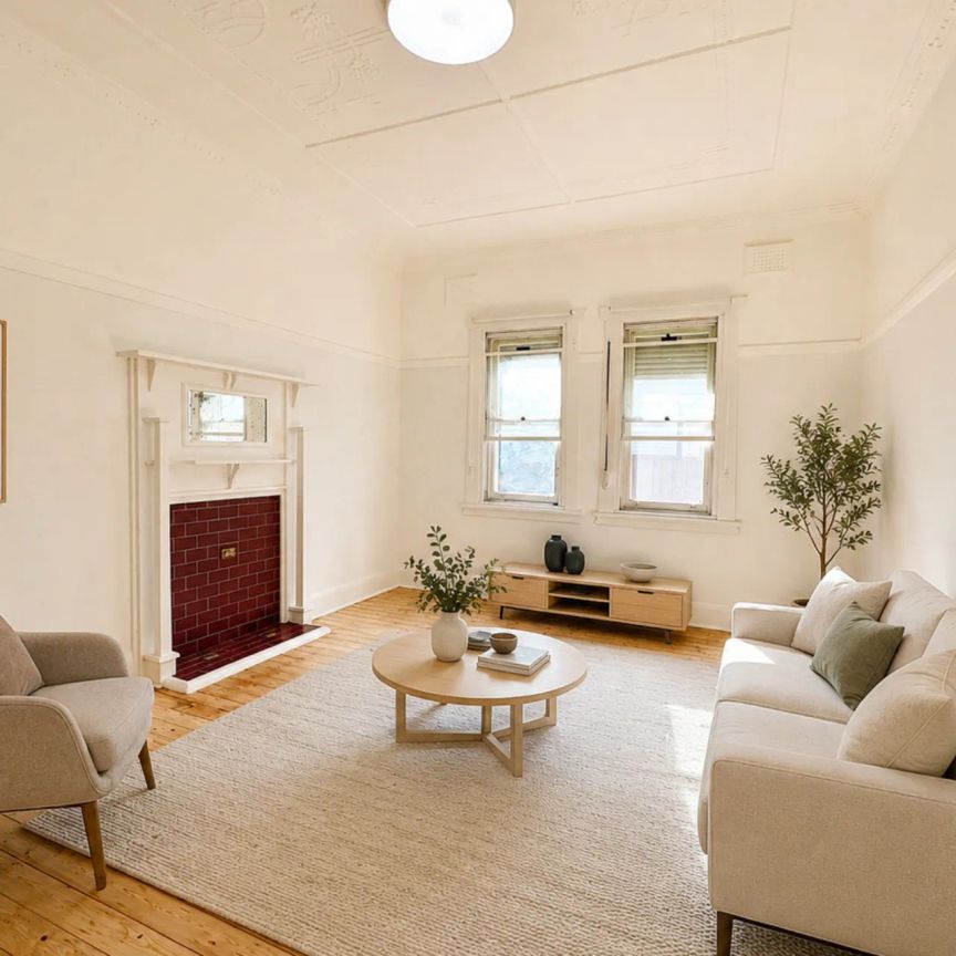 Spacious Family Home in Prime Kogarah Bay Location - FRESHLY PAINTED! - Photo 1