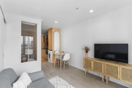 Fully Furnished and a Glimpse of Waiheke ! - Photo 3