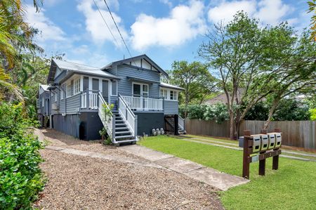 3 Bedroom unit with outdoor entertaining and lush green views! - Photo 4