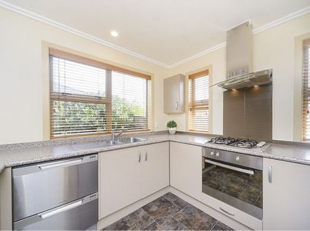 Kelvin Grove - 3 Bedrooms - Photo 5