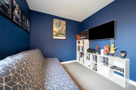 2 bedroom end of terrace house to rent - Photo 3