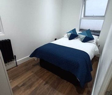 Room in a Shared Flat, Wandsworth High St, SW18 - Photo 3