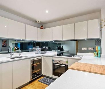 Sycamore Avenue, Woking, Surrey, GU22 - Photo 4