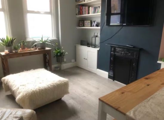 2 Bed Flat, Garratt Terrace, SW17 - Photo 1