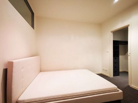 Spacious Unfurnished 3BED 1BATH Apartment in Prime CBD Location for Rent - with CAR SPACE - Photo 2