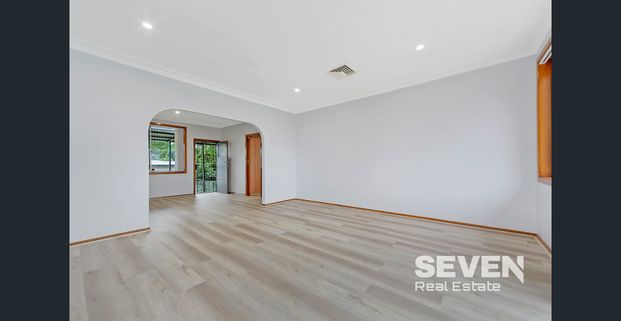 LARGE FAMILY HOUSE WITH TEENAGE RETREAT - Photo 1