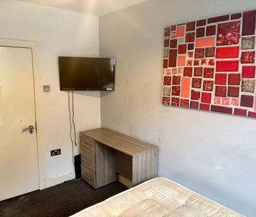 1 bedroom in a house share to rent - Photo 6