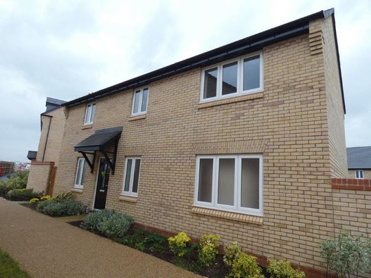 2 bedroom coach house to rent - Photo 1